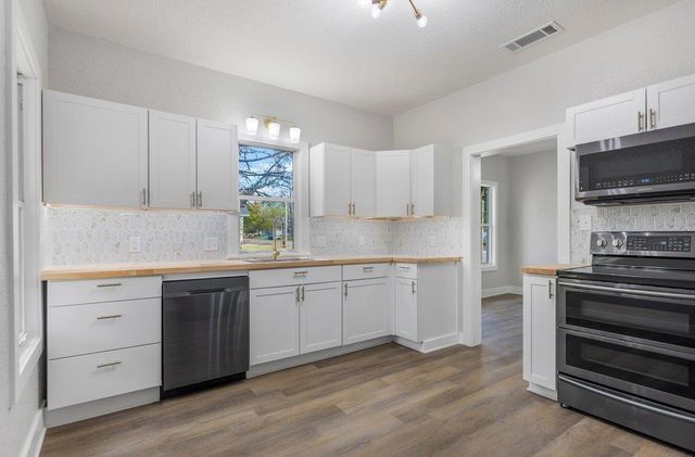 301 S Ponsard, Troup, TX 75789