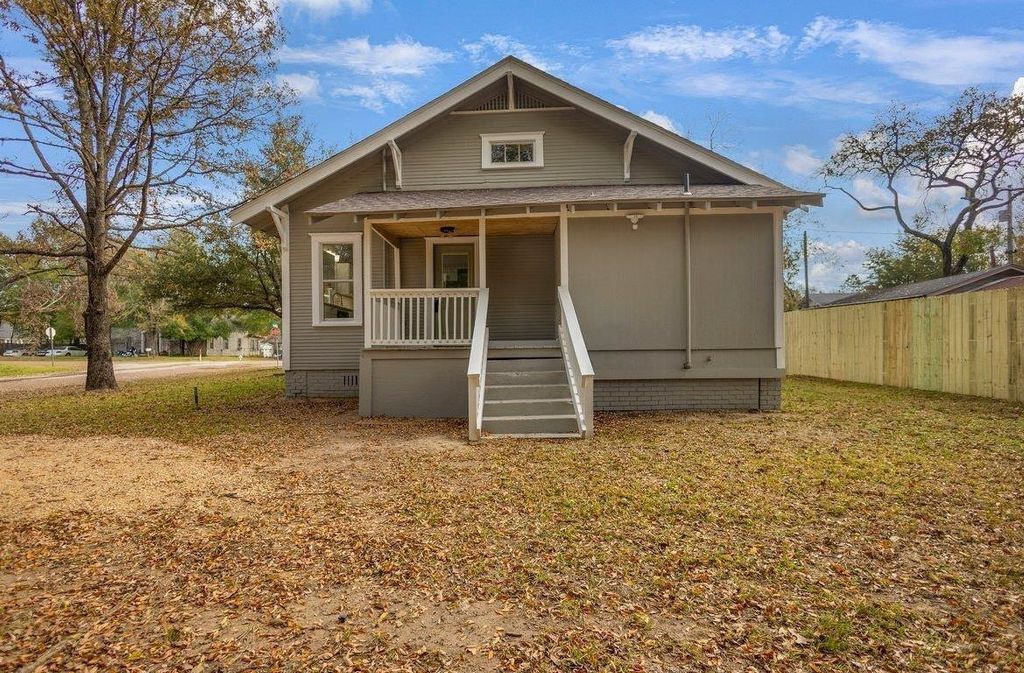 301 S Ponsard, Troup, TX 75789