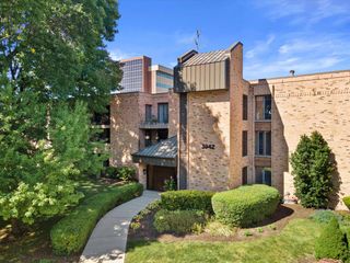 3942 N Oakland AVENUE #342, Shorewood, WI 53211