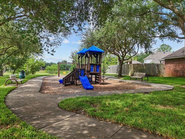 3005 Autumn Park Court, Friendswood, TX 77546