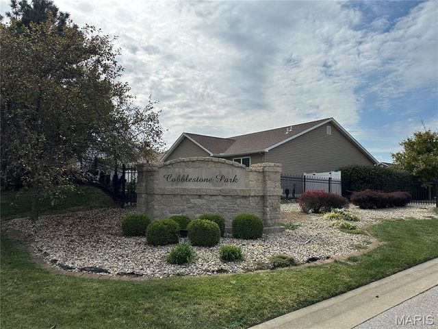 1878 Old Park Lane, Swansea, IL 62226