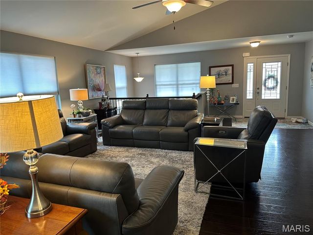 1878 Old Park Lane, Swansea, IL 62226