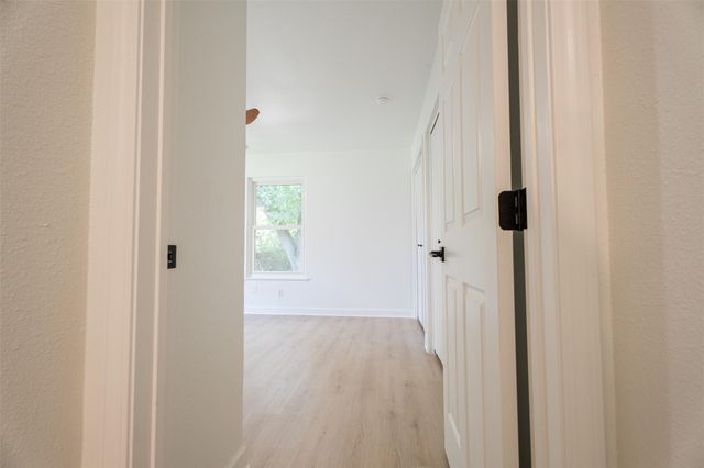 1613 Glencrest DR, Austin, TX 78723