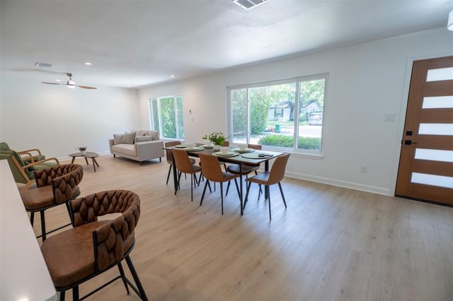 1613 Glencrest DR, Austin, TX 78723