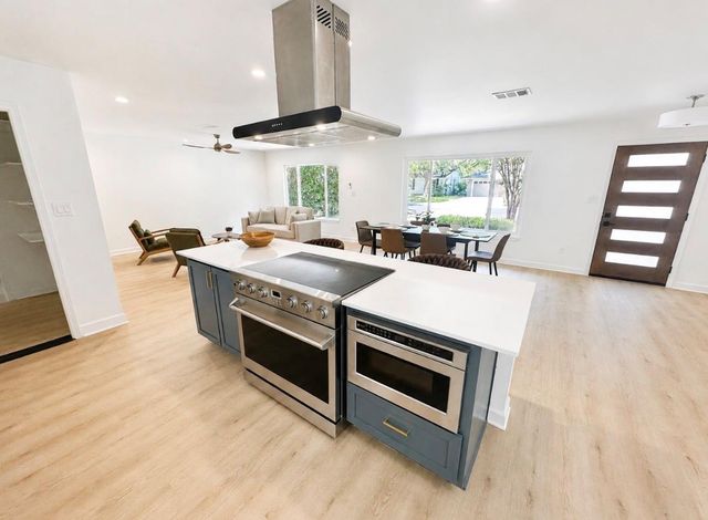 1613 Glencrest DR, Austin, TX 78723
