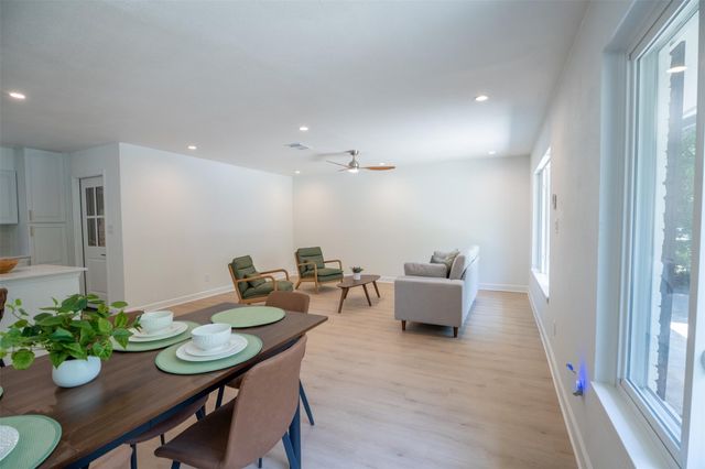 1613 Glencrest DR, Austin, TX 78723