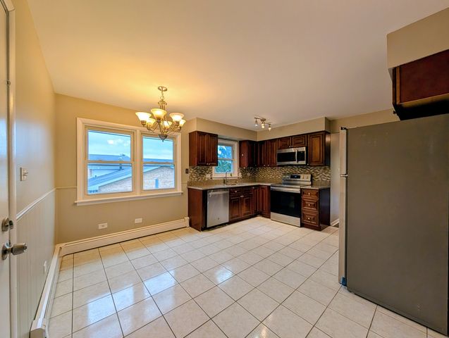16w780 57th Street 1, Clarendon Hills, IL 60514