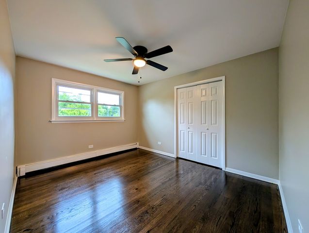16w780 57th Street 1, Clarendon Hills, IL 60514