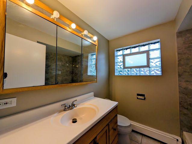 16w780 57th Street 1, Clarendon Hills, IL 60514