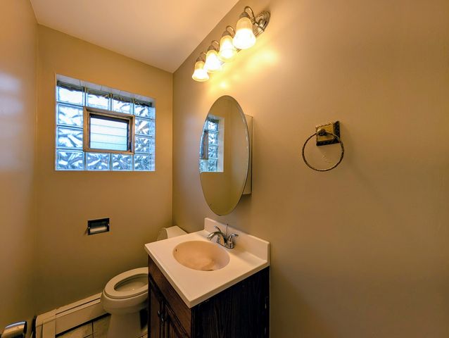 16w780 57th Street 1, Clarendon Hills, IL 60514