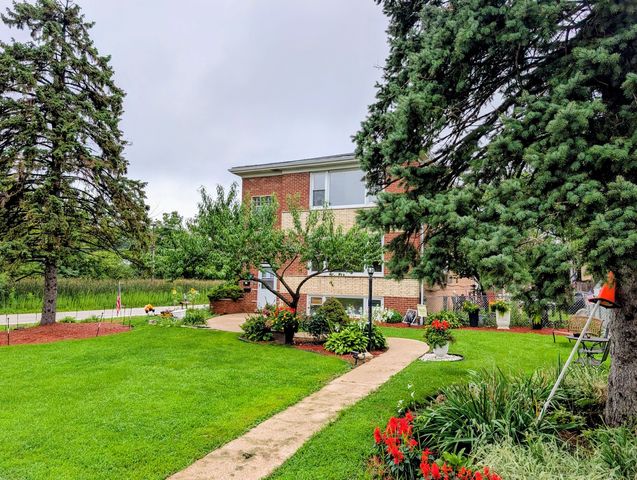 16w780 57th Street 1, Clarendon Hills, IL 60514