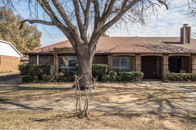 3018 Hilltop Drive, Euless, TX 76039
