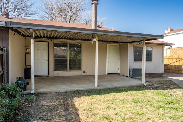 3018 Hilltop Drive, Euless, TX 76039