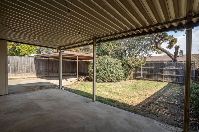 3018 Hilltop Drive, Euless, TX 76039