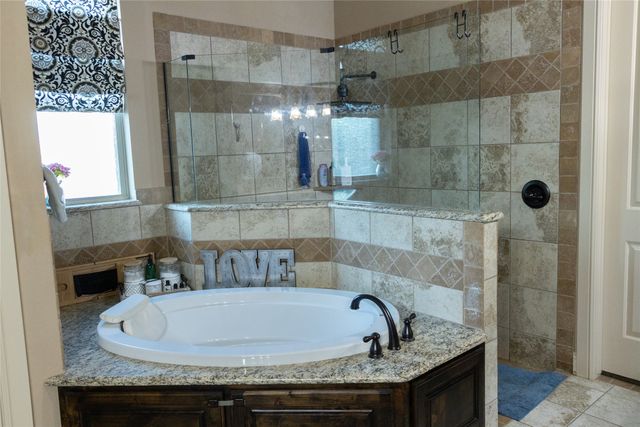108 Oak Creek Drive, Springtown, TX 76082