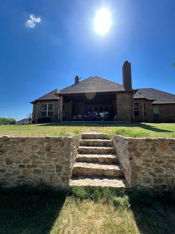 108 Oak Creek Drive, Springtown, TX 76082