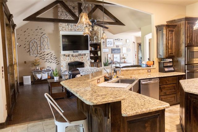 108 Oak Creek Drive, Springtown, TX 76082