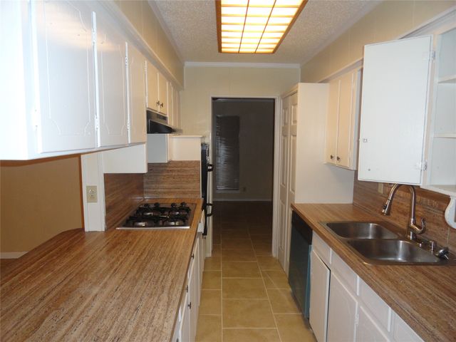 1809 Santa Clara Court, Grand Prairie, TX 75051
