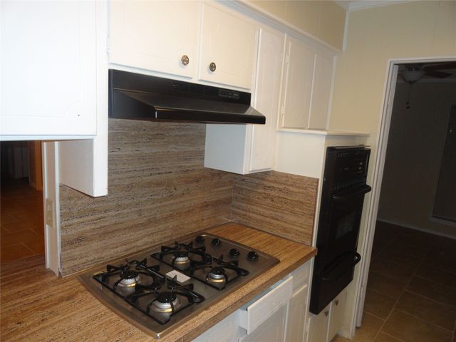 1809 Santa Clara Court, Grand Prairie, TX 75051