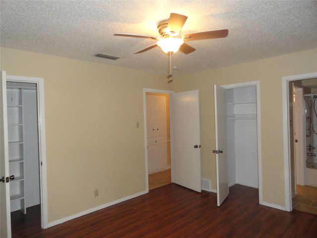 1809 Santa Clara Court, Grand Prairie, TX 75051