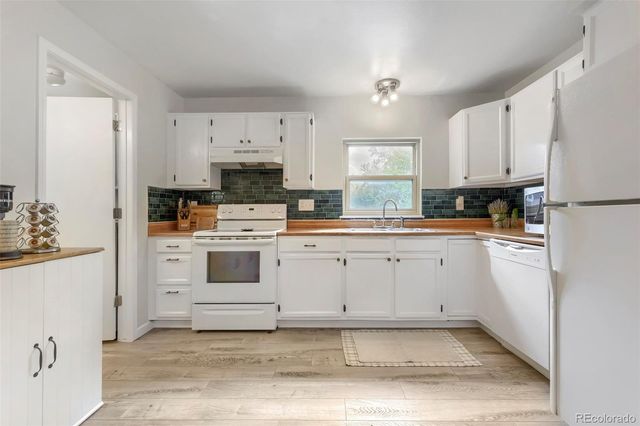 8025 S Johnson Court, Littleton, CO 80128