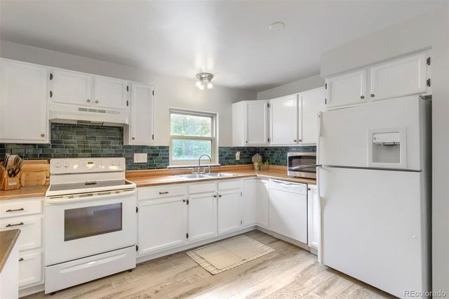 8025 S Johnson Court, Littleton, CO 80128