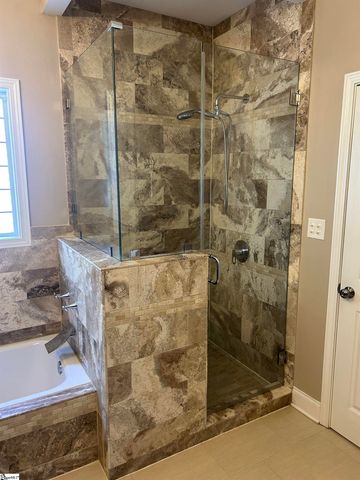 8 Amsterdam Lane, Simpsonville, SC 29681