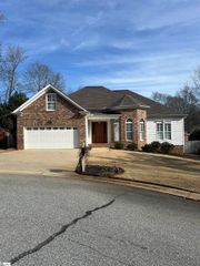 8 Amsterdam Lane, Simpsonville, SC 29681