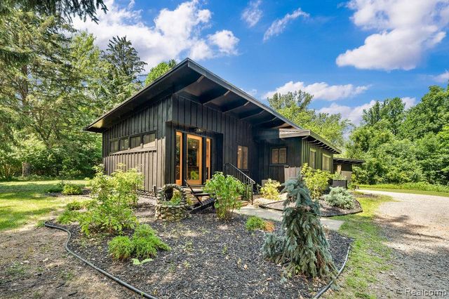 5831 Browntown Road, Sawyer, MI 49125