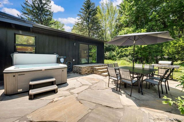 5831 Browntown Road, Sawyer, MI 49125