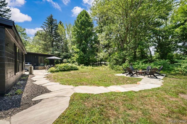 5831 Browntown Road, Sawyer, MI 49125