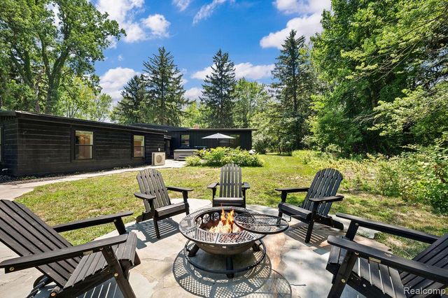 5831 Browntown Road, Sawyer, MI 49125