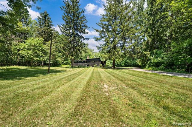 5831 Browntown Road, Sawyer, MI 49125