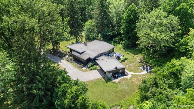 5831 Browntown Road, Sawyer, MI 49125