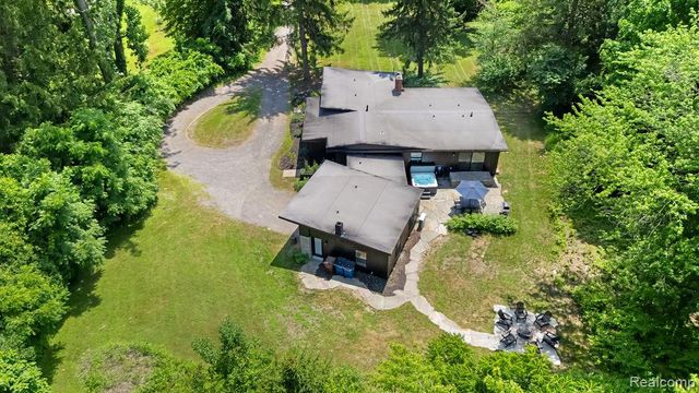 5831 Browntown Road, Sawyer, MI 49125