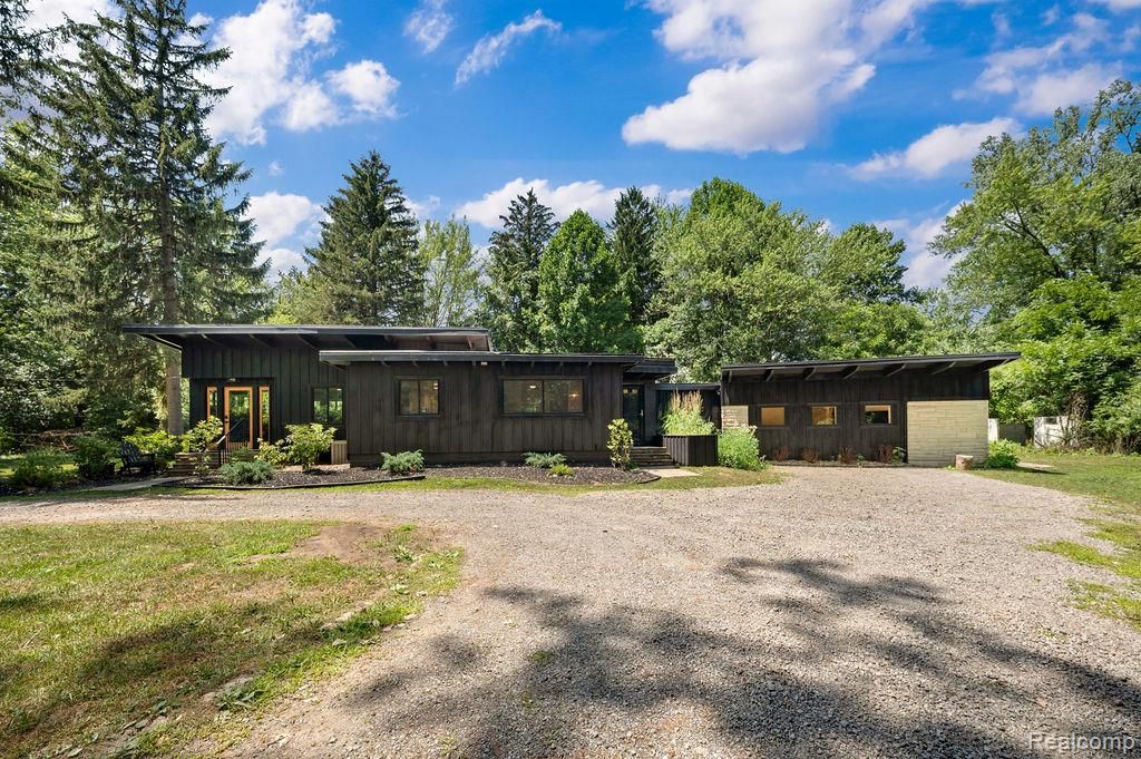5831 Browntown Road, Sawyer, MI 49125