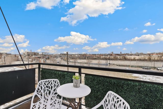 2243 N Lister Avenue 402, Chicago, IL 60614