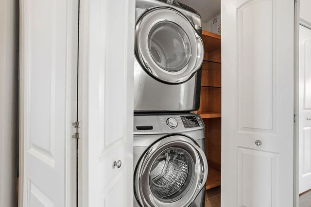 2243 N Lister Avenue 402, Chicago, IL 60614