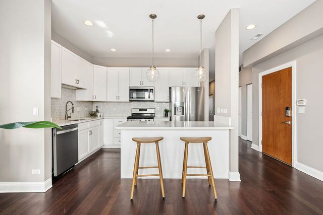 2243 N Lister Avenue 402, Chicago, IL 60614