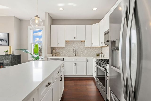 2243 N Lister Avenue 402, Chicago, IL 60614