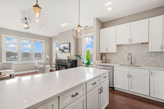 2243 N Lister Avenue 402, Chicago, IL 60614