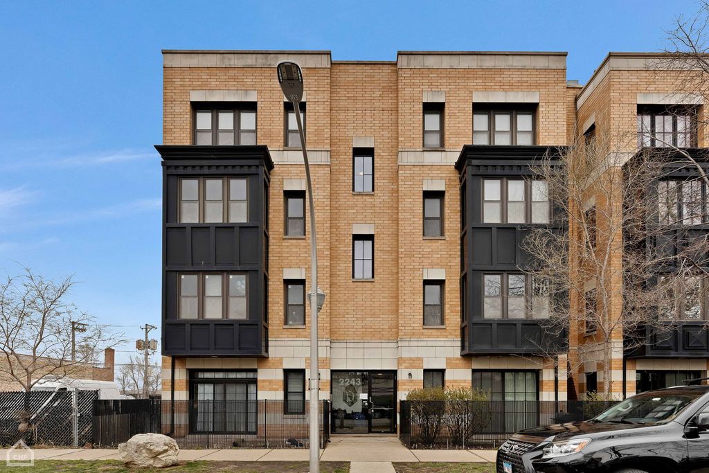 2243 N Lister Avenue 402, Chicago, IL 60614