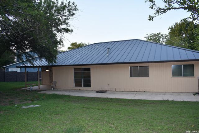 6142 LYNGROVE ST, San Antonio, TX 78249