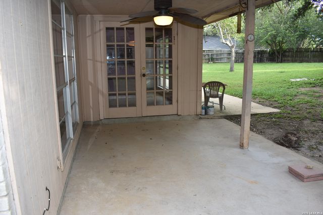 6142 LYNGROVE ST, San Antonio, TX 78249