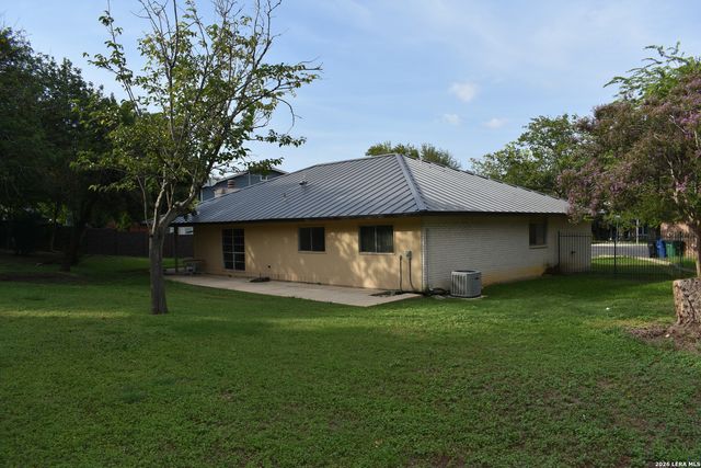 6142 LYNGROVE ST, San Antonio, TX 78249