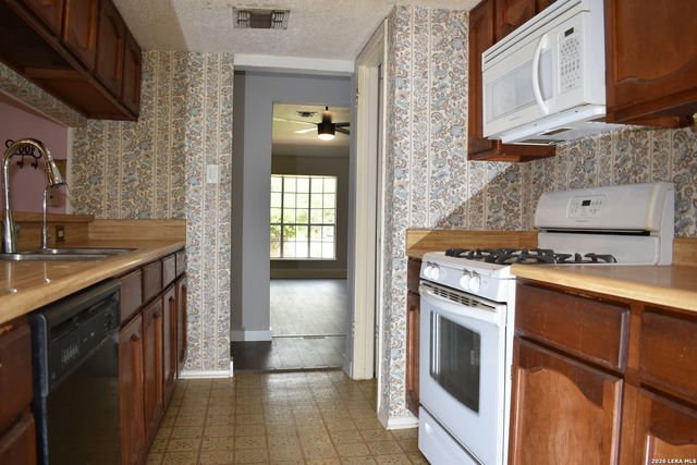 6142 LYNGROVE ST, San Antonio, TX 78249