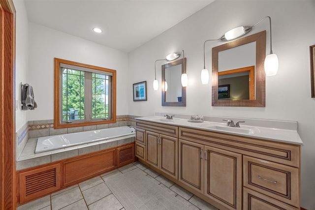6090 Stags Leap Lane, Marion, IA 52302