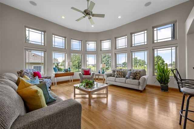 6090 Stags Leap Lane, Marion, IA 52302
