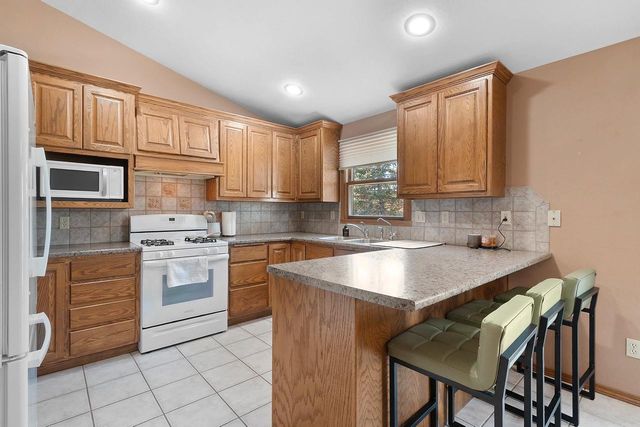 674 SWAN ROAD, De Pere, WI 54115