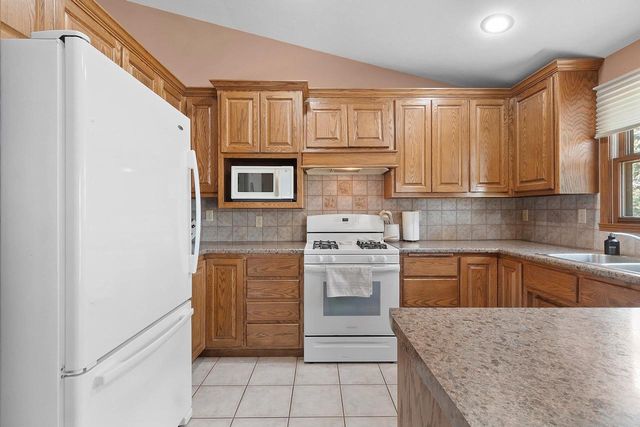 674 SWAN ROAD, De Pere, WI 54115